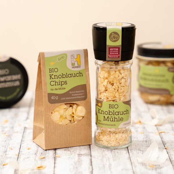 Nachfüllpackung mit getrocknetem Bioknoblauch vom Biohof Herbst mit der praktischen Knoblauchmühle